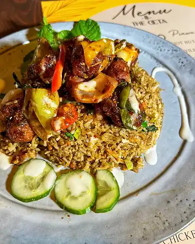 Fried rice with devilled chicken and cucumber