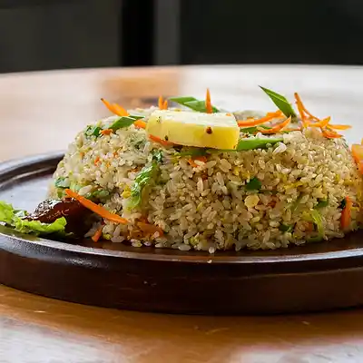 Mongolian fried rice with a lemon slice